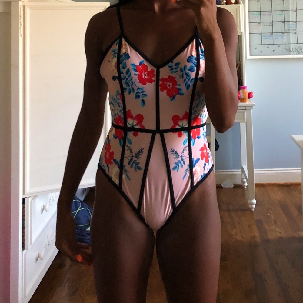 Cute one piece pacsun bathing bathing suit!